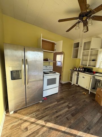 2329 Maple Street, Des Moines, IA 50317