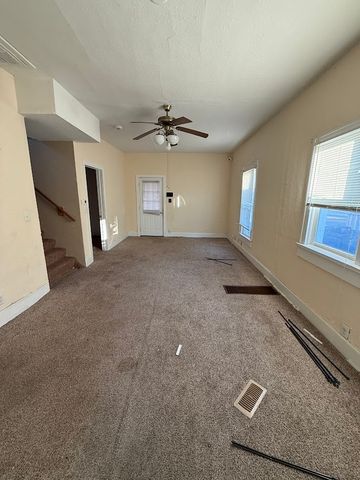 2329 Maple Street, Des Moines, IA 50317