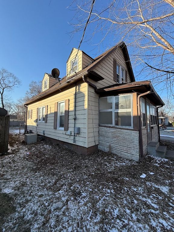 2329 Maple Street, Des Moines, IA 50317