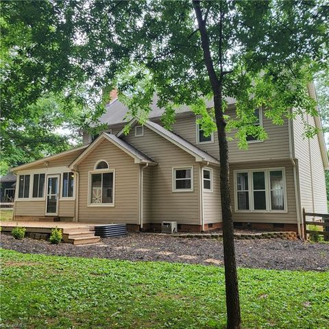 1302 Chickasha Drive, Pfafftown, NC 27040
