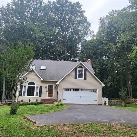 1302 Chickasha Drive, Pfafftown, NC 27040