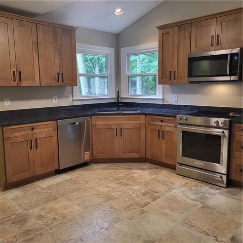 1302 Chickasha Drive, Pfafftown, NC 27040