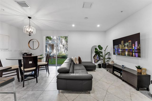 134 SE 28th Ter 10, Homestead, FL 33033