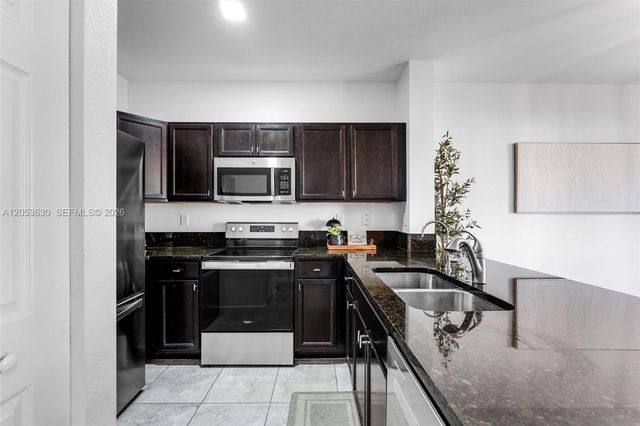 134 SE 28th Ter 10, Homestead, FL 33033