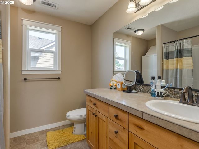 697 Se MILLRIGHT Ct, Mc Minnville, OR 97128