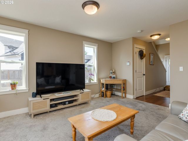 697 Se MILLRIGHT Ct, Mc Minnville, OR 97128