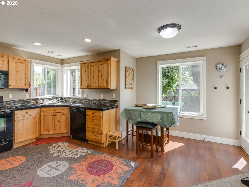 Image 10 of property listing at 697 Se MILLRIGHT Ct, Mc Minnville, OR 97128