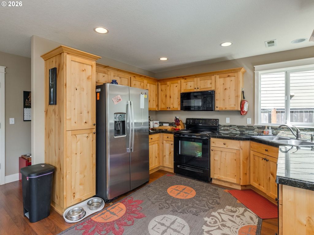 Image 12 of property listing at 697 Se MILLRIGHT Ct, Mc Minnville, OR 97128