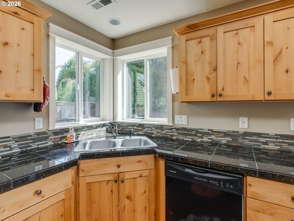 Image 13 of property listing at 697 Se MILLRIGHT Ct, Mc Minnville, OR 97128
