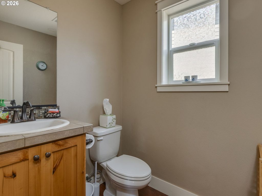 Image 15 of property listing at 697 Se MILLRIGHT Ct, Mc Minnville, OR 97128