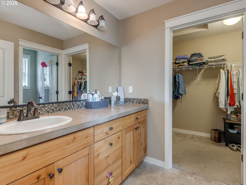 Image 18 of property listing at 697 Se MILLRIGHT Ct, Mc Minnville, OR 97128
