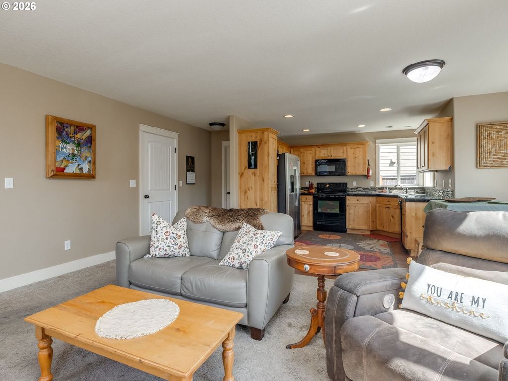 Image 6 of property listing at 697 Se MILLRIGHT Ct, Mc Minnville, OR 97128