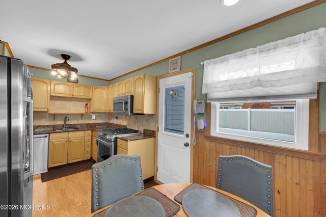 18 Cedar Avenue, Hazlet, NJ 07730