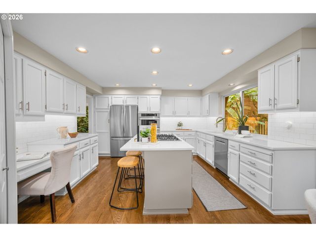 17423 SCHALIT Way, Lake Oswego, OR 97035