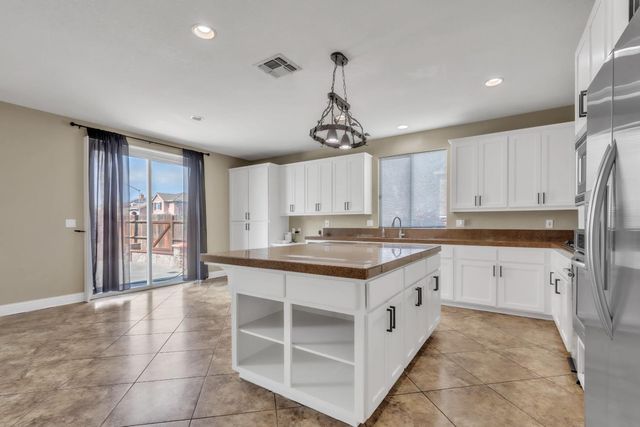 3329 Vancouver Dr, Modesto, CA 95355