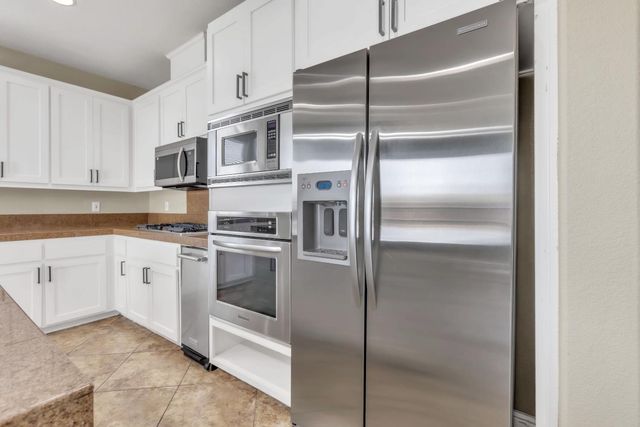 3329 Vancouver Dr, Modesto, CA 95355