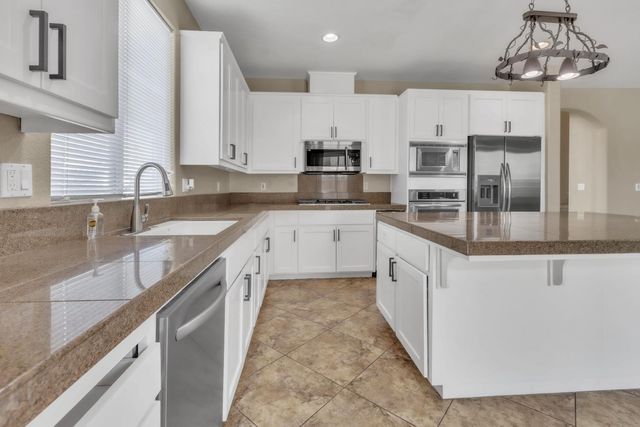 3329 Vancouver Dr, Modesto, CA 95355