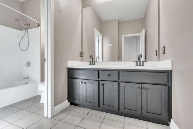 3329 Vancouver Dr, Modesto, CA 95355