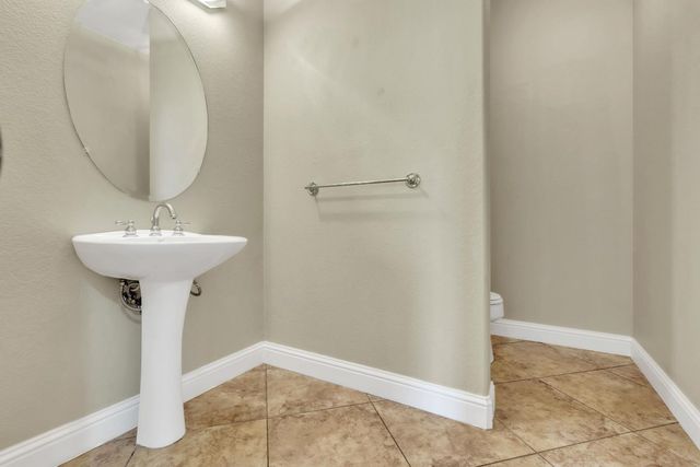 3329 Vancouver Dr, Modesto, CA 95355