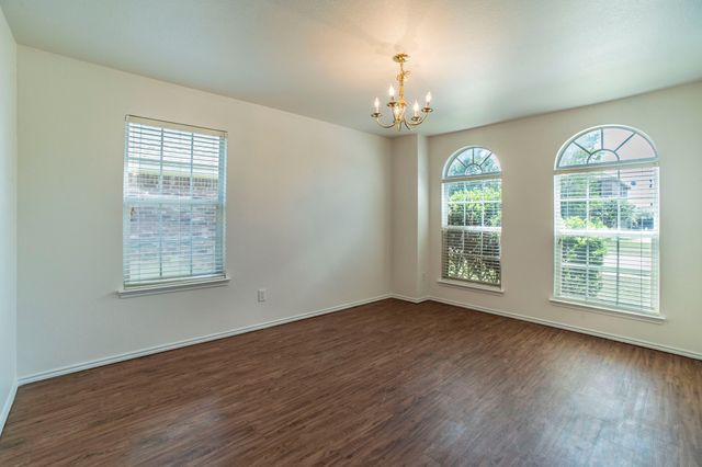 317 Quail Run Road, Red Oak, TX 75154