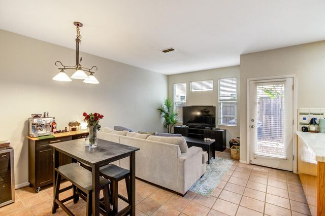 840 27th St, Sacramento, CA 95816