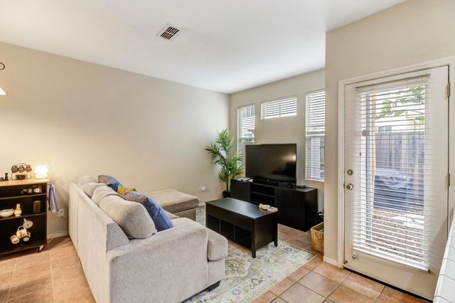 840 27th St, Sacramento, CA 95816