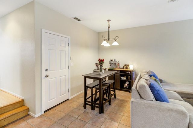 840 27th St, Sacramento, CA 95816