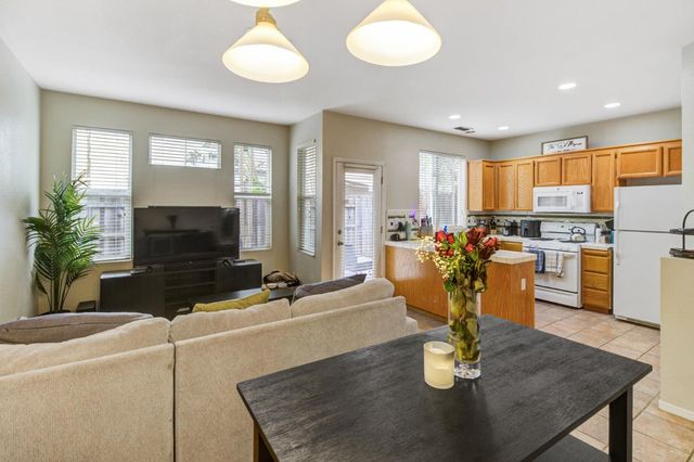 840 27th St, Sacramento, CA 95816