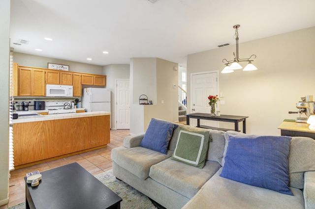 840 27th St, Sacramento, CA 95816