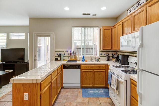 840 27th St, Sacramento, CA 95816