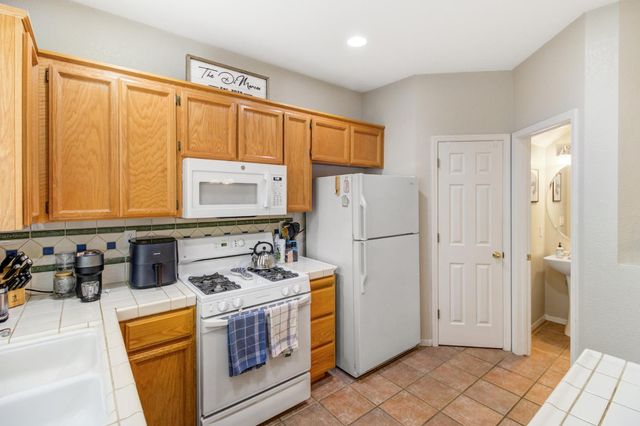 840 27th St, Sacramento, CA 95816