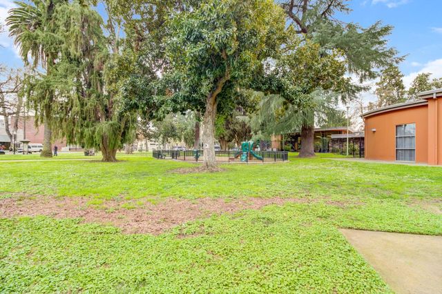 840 27th St, Sacramento, CA 95816