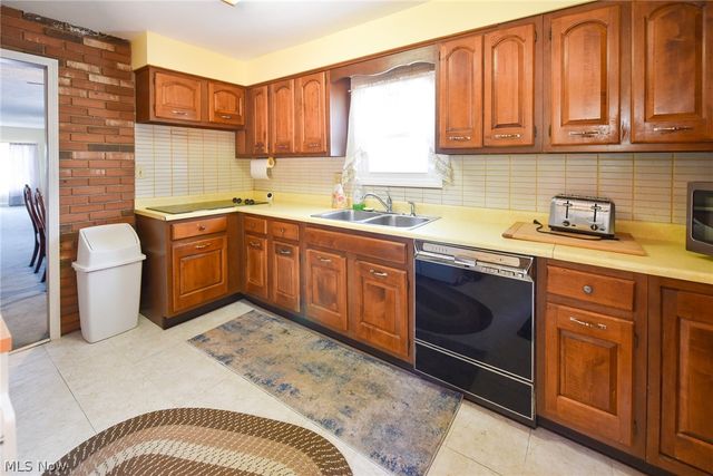 2696 Christensen Avenue, Akron, OH 44314