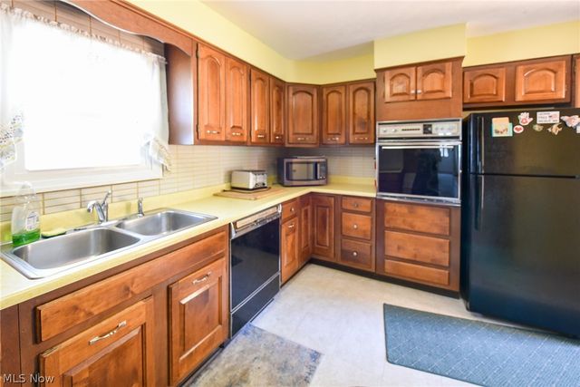 2696 Christensen Avenue, Akron, OH 44314