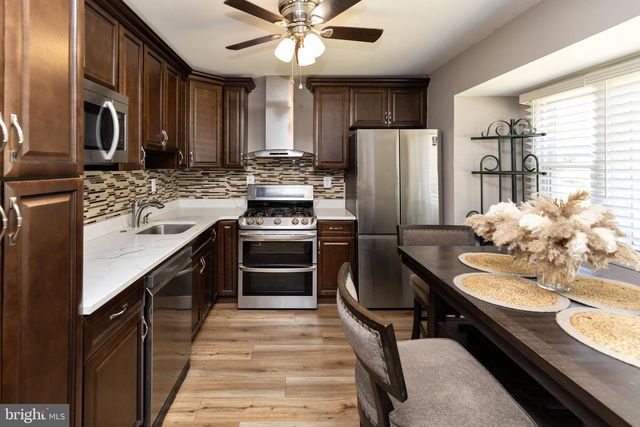 912 ASTON MARTIN DR, Lindenwold, NJ 08021