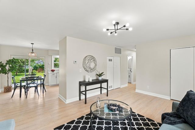 406 Carilla Lane, Columbus, OH 43228