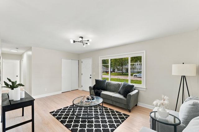 406 Carilla Lane, Columbus, OH 43228