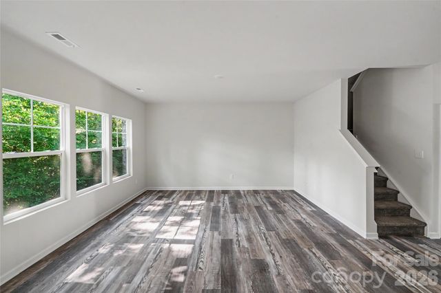 5146 Mark Drive NE, Hickory, NC 28601