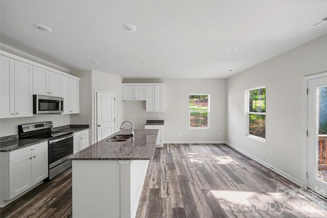 5146 Mark Drive NE, Hickory, NC 28601