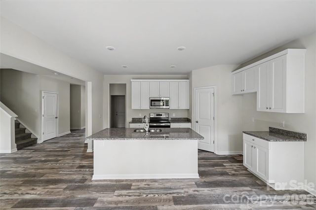 5146 Mark Drive NE, Hickory, NC 28601