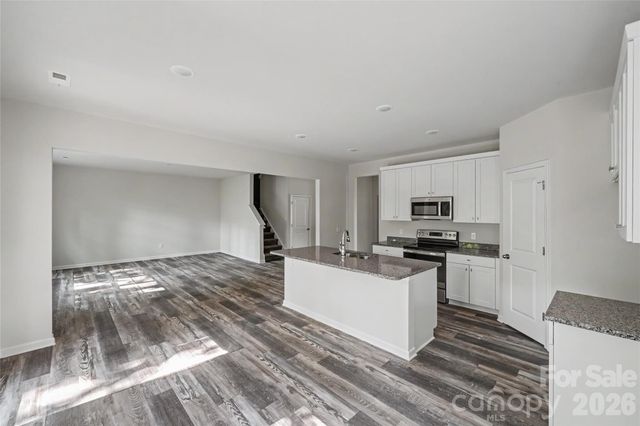 5146 Mark Drive NE, Hickory, NC 28601