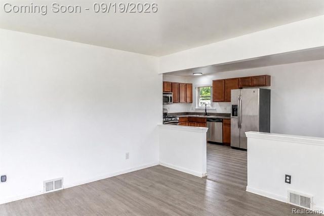 10566 N Oak Drive, Ferndale, MI 48220