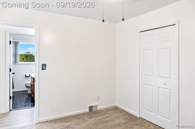 10566 N Oak Drive, Ferndale, MI 48220