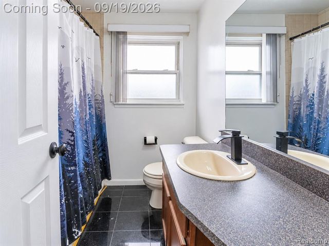 10566 N Oak Drive, Ferndale, MI 48220