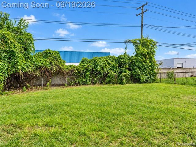 10566 N Oak Drive, Ferndale, MI 48220