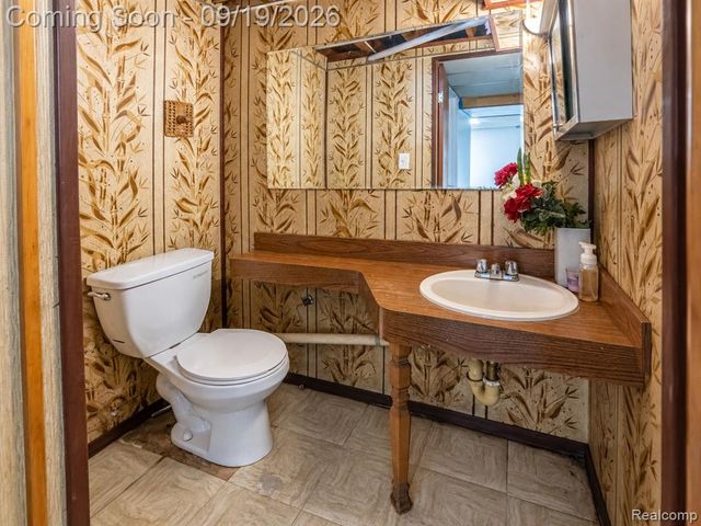 10566 N Oak Drive, Ferndale, MI 48220