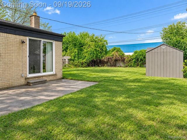 10566 N Oak Drive, Ferndale, MI 48220