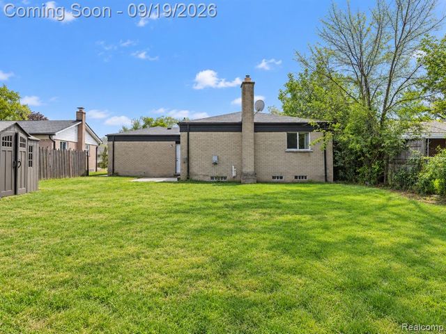 10566 N Oak Drive, Ferndale, MI 48220