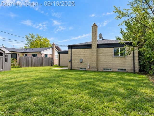 10566 N Oak Drive, Ferndale, MI 48220