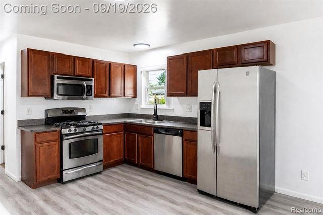 10566 N Oak Drive, Ferndale, MI 48220